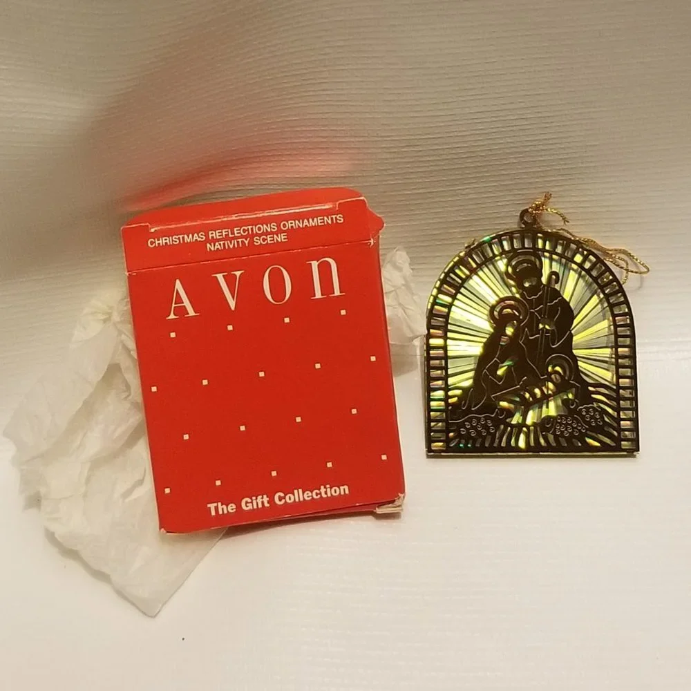 Dazzling vintage Avon Nativity Reflections ornament - Picture 6 of 11